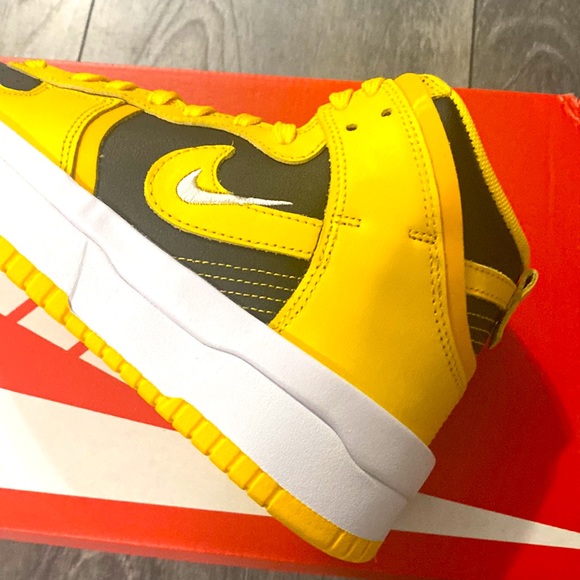 WMNS NIKE DUNK HIGH UP - Picture 6 of 11